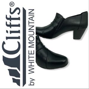 Cliffs by White Mounain Black Booties Size 9